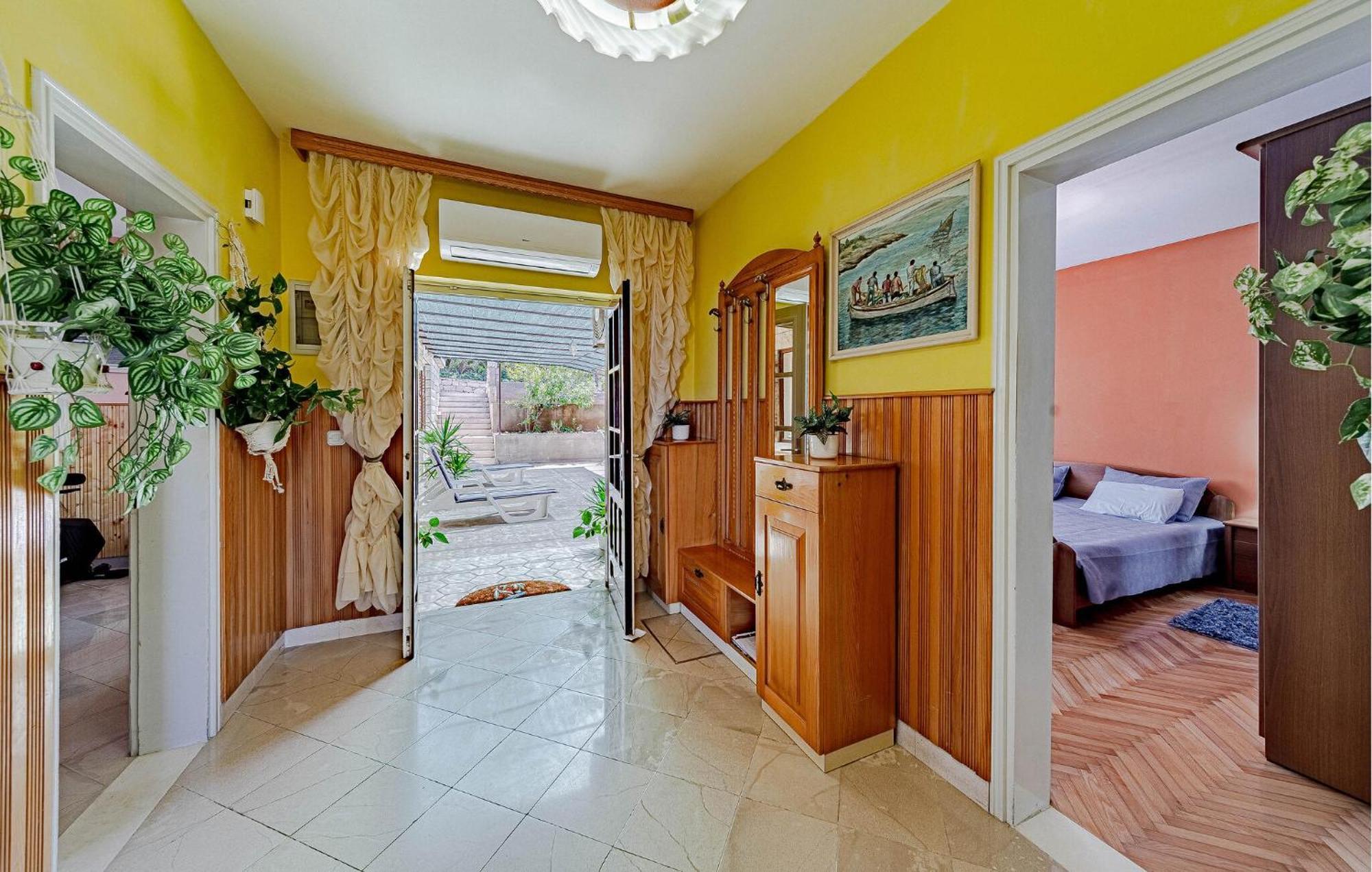 Beautiful Home In Prigradica With Jacuzzi ภายนอก รูปภาพ