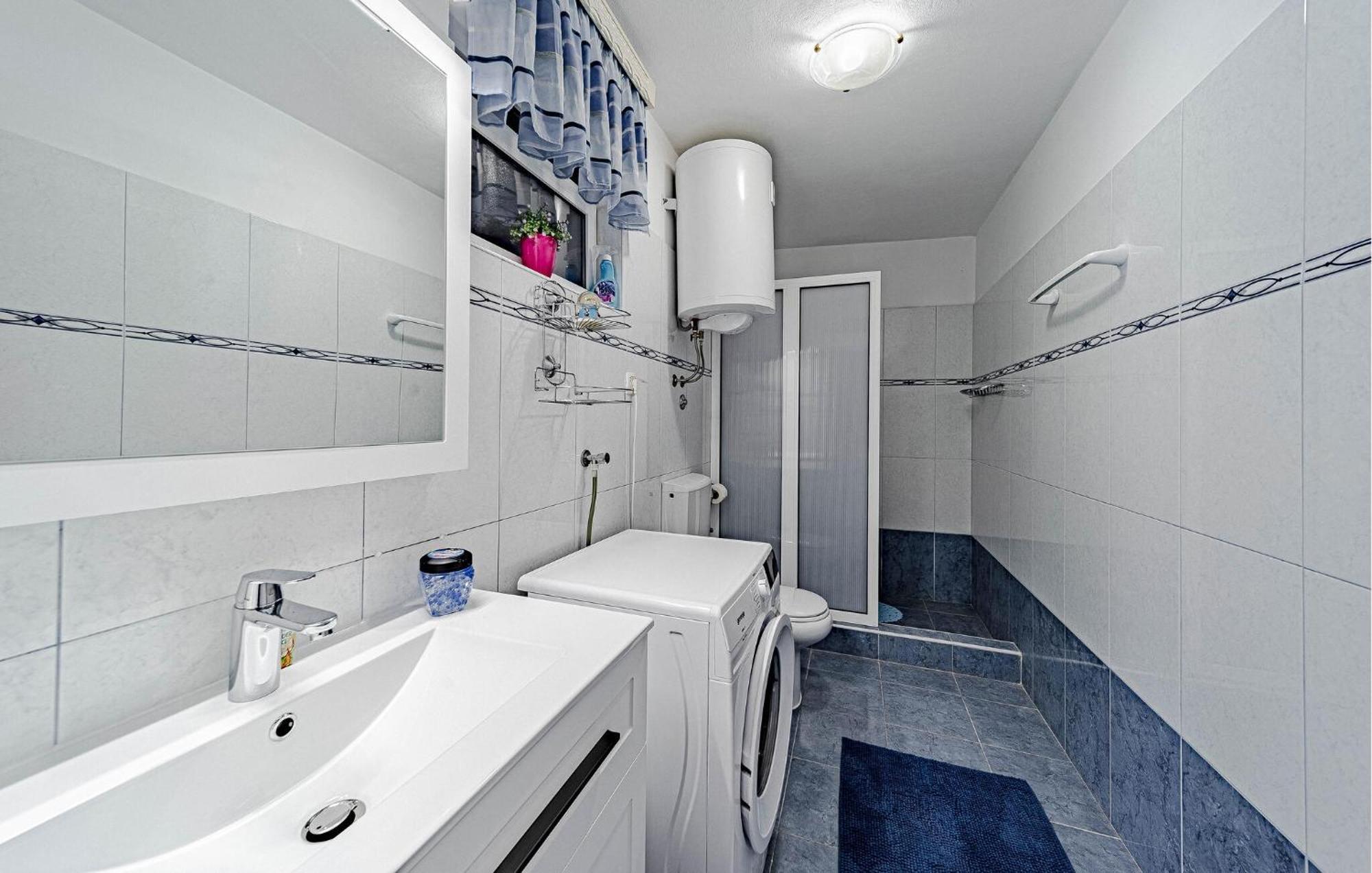 Beautiful Home In Prigradica With Jacuzzi ภายนอก รูปภาพ