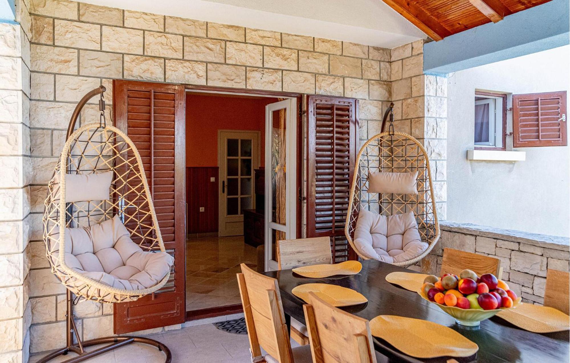 Beautiful Home In Prigradica With Jacuzzi ภายนอก รูปภาพ