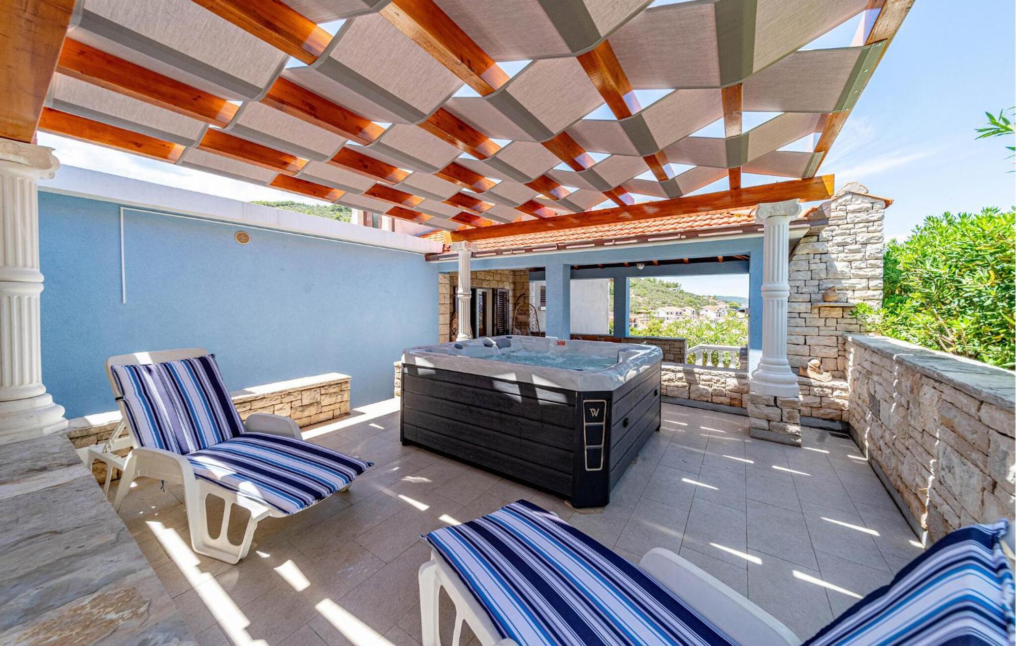 Beautiful Home In Prigradica With Jacuzzi ภายนอก รูปภาพ