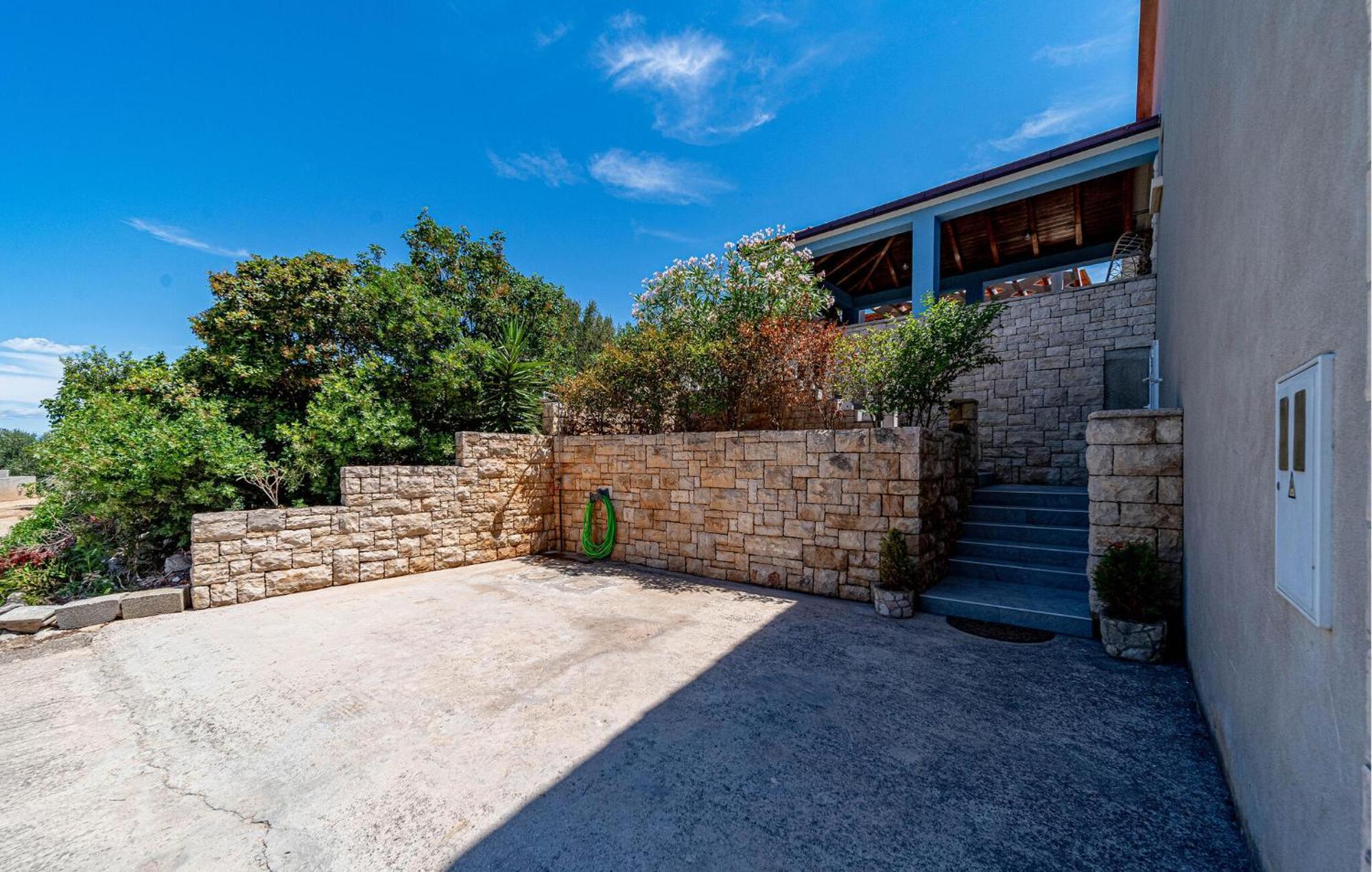 Beautiful Home In Prigradica With Jacuzzi ภายนอก รูปภาพ
